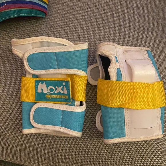 Moxi Skate Pads - Picture 8 of 14